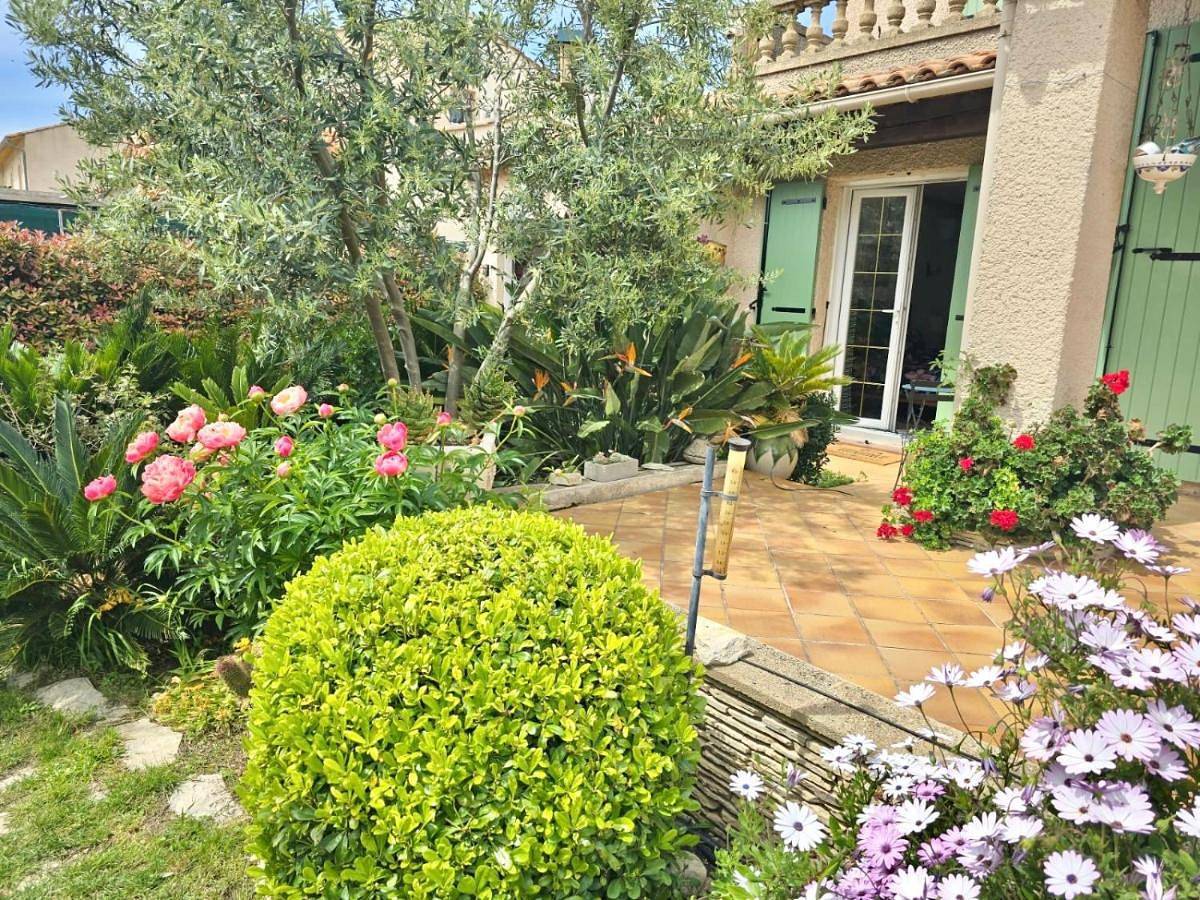 Appartement entier, Studio Soleil - Piscine, Parking, Jardin, Calme, Wifi, 2 personnes in Istres, Côte méditerranéenne (France)