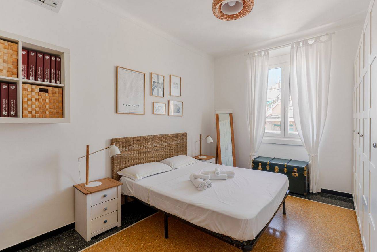 Entire apartment, Guesthost - Bright Apartment X6 with Terrace in Genova (City), Genoa