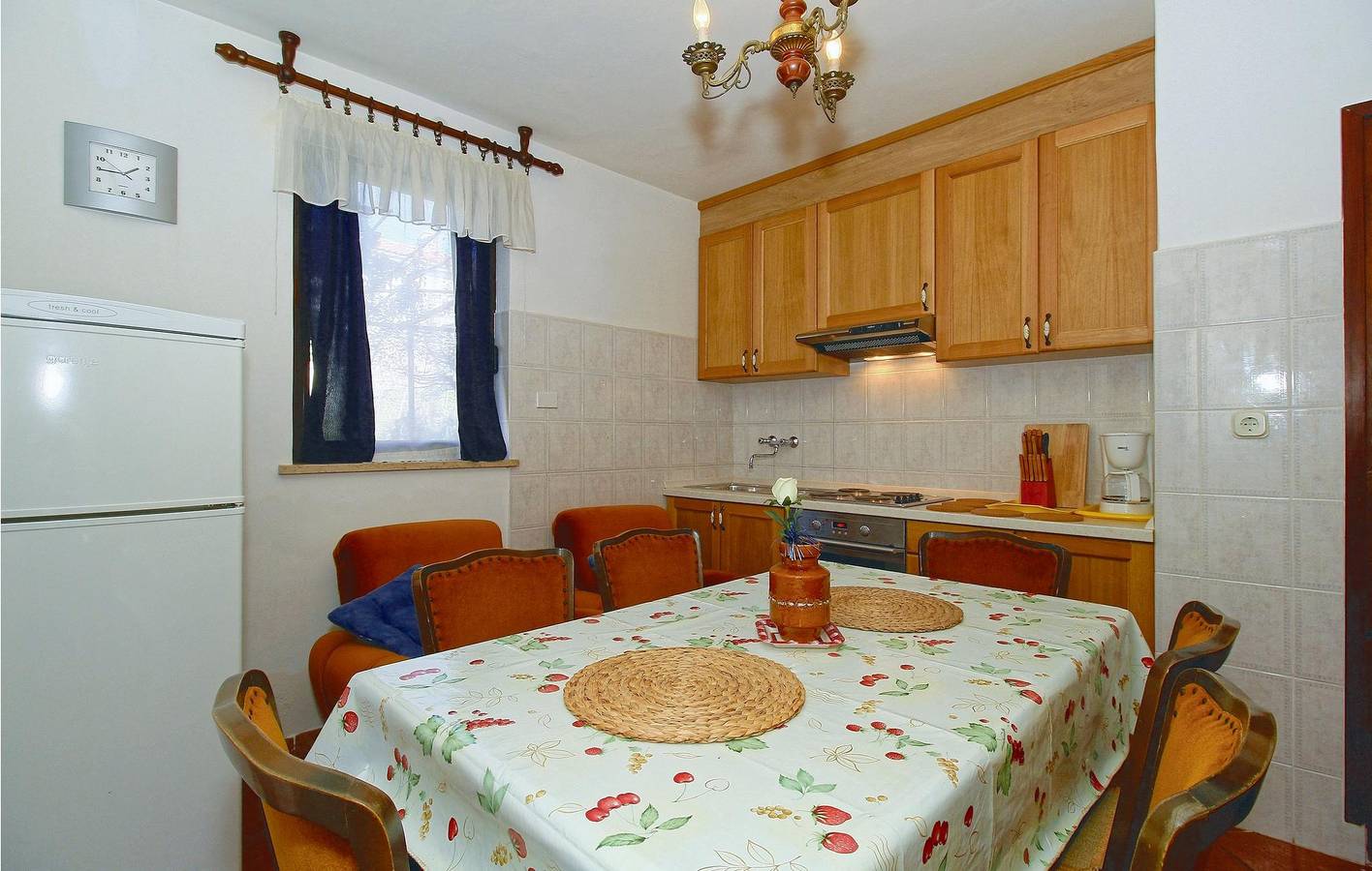 Appartamento intero, Accogliente appartamento con terrazza e giardino, a 400 m dalla spiaggia in Parenzo, Parenzo (Grad)