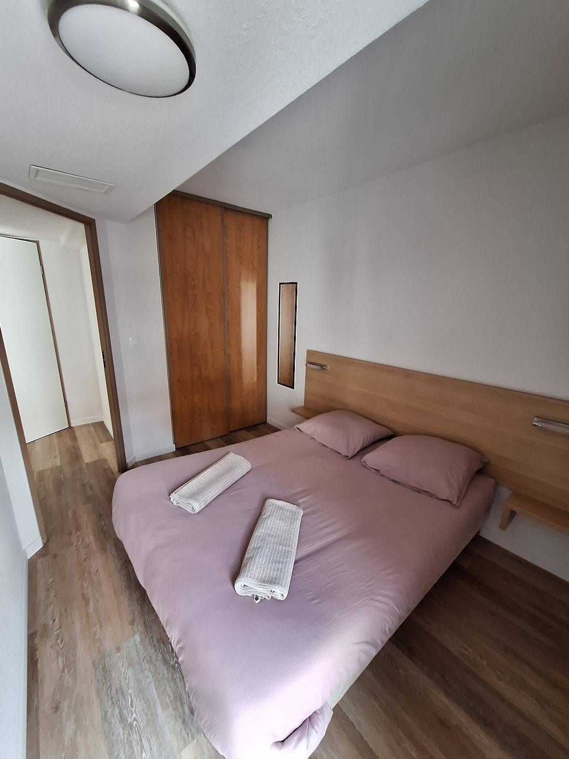 Apartamento entero, Apartamento 'Appartement T3' con Piscina Compartida y Aire Acondicionado in Vernet-les-Bains, Parque Natural Regional de los Pirineos Catalanes