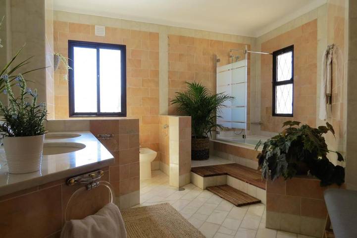 Alojamiento y desayuno para 2 personas, con jardín y vistas en Portimão