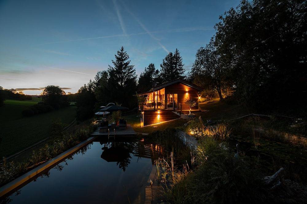 Alb Chalet mit Naturschwimmteich und Sonnendeck in Heroldstatt, Alb-Donau-Kreis