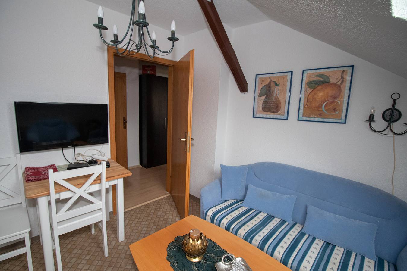 Ganze Wohnung, Apartment 'Vogelnest' mit Gemeinschaftspool, gemeinsamer Terrasse und Wlan in Mühlhausen, Unstrut-Hainich-Kreis