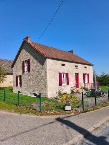 Gîte pour 6 personnes, avec jardin et vue, animaux acceptés à Viersat