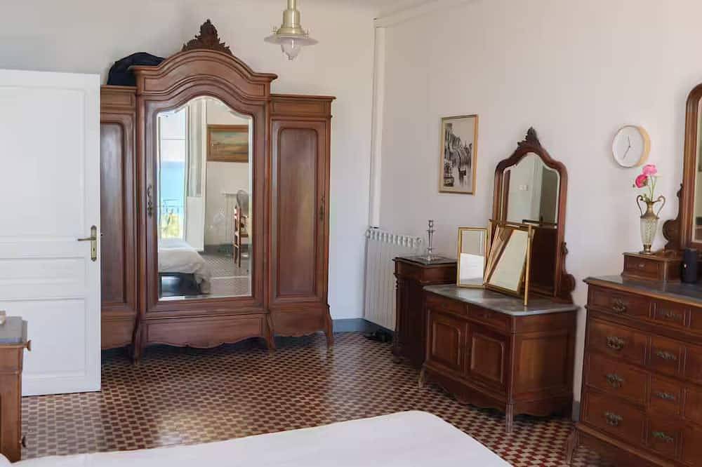 Entire apartment, Large apartment with incredible sea views in Ventimiglia (City), Ventimiglia