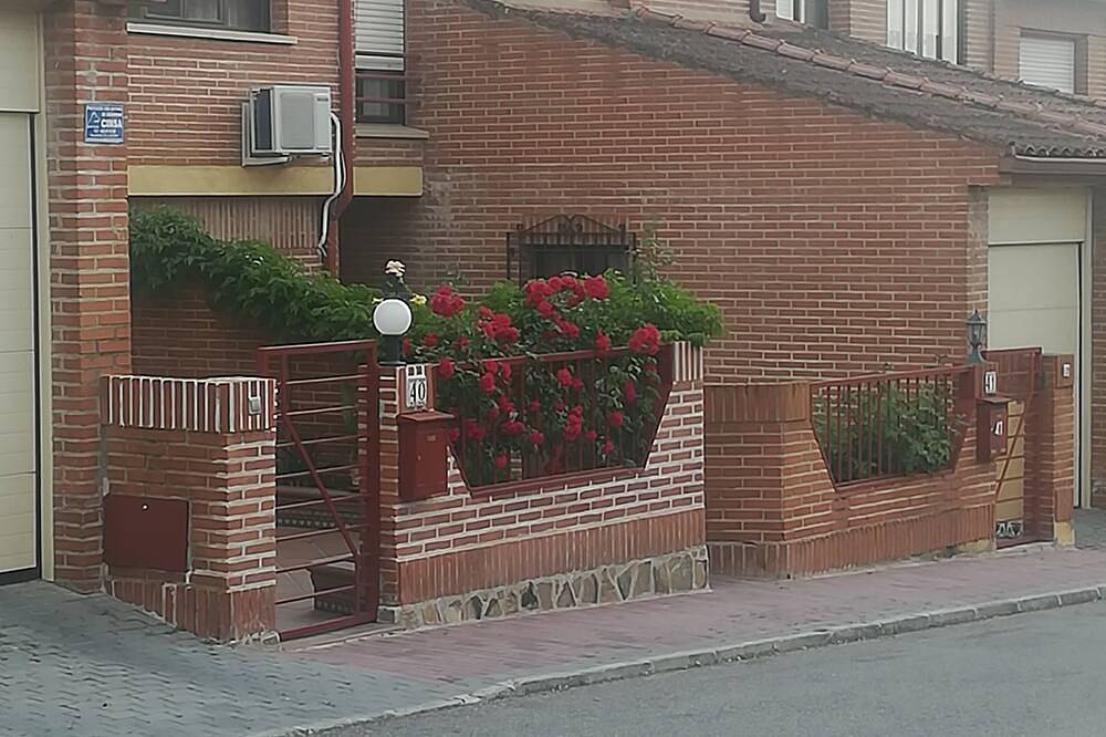 Triple Room in Chalet in Toledo in Toledo, Toledo Provincie