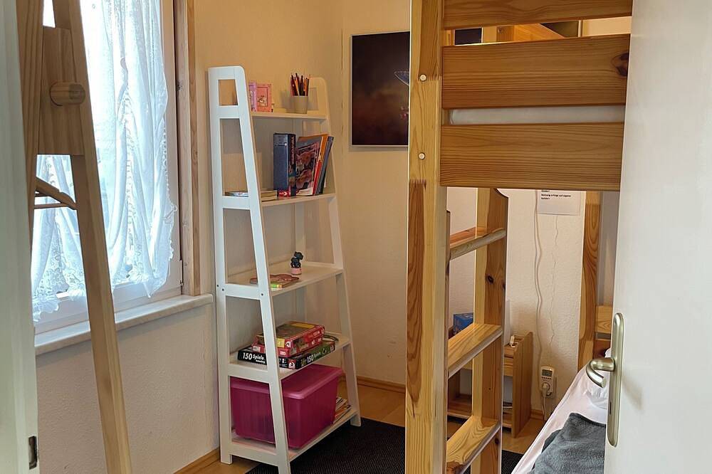 Ruhig am Rand gelegener Ferienbungalow für bis zu 4  Gästen in Bungalowdorf Zadelsdorf, Zeulenroda-Triebes