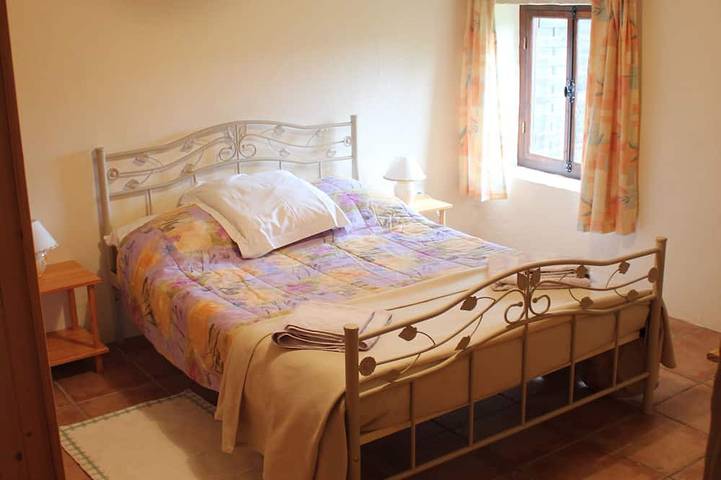 Location de vacances pour 4 personnes, avec piscine ainsi que terrasse et jardin à Lacapelle-Biron - 3