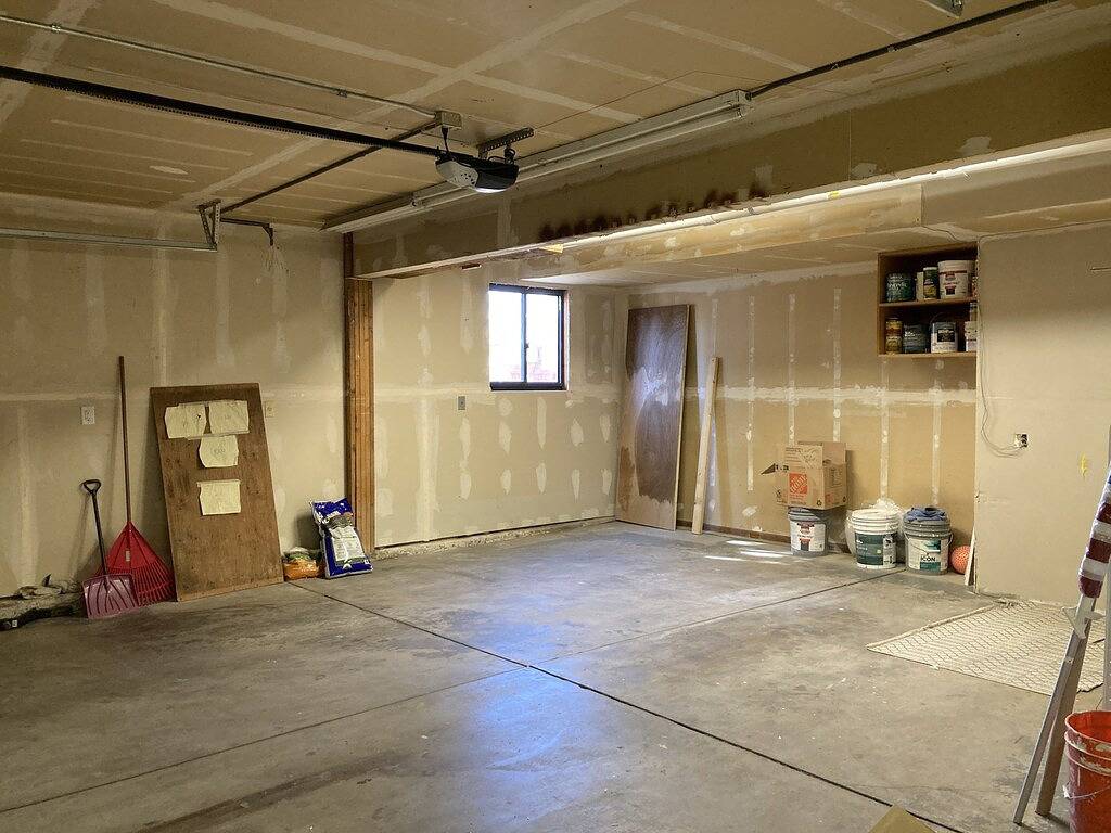 Large Home near Lake- pool table game room in Longmont, Boulder County