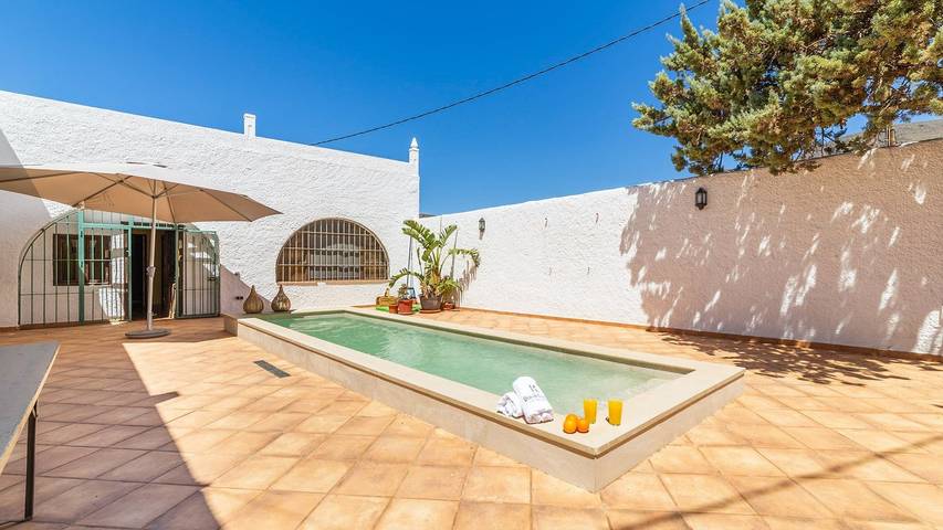 Casa rural para 20 personas, con Balcón/Terraza y Piscina en Enix - 2