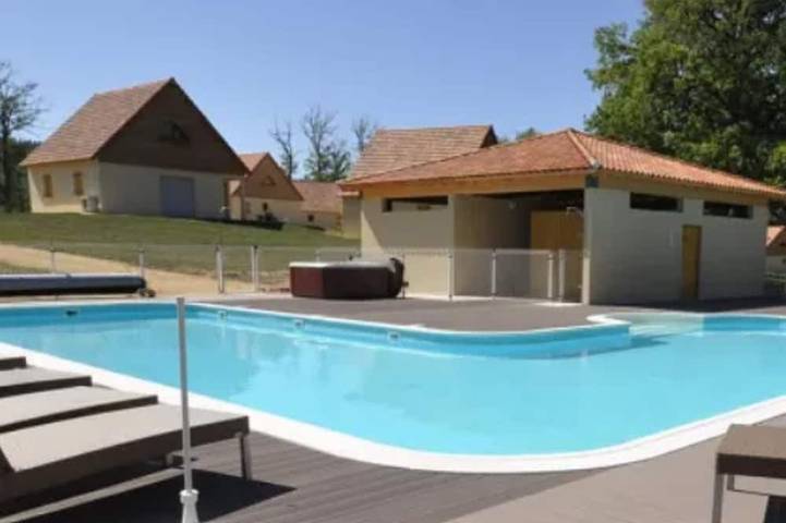 Village vacances pour 6 personnes, avec jardin et piscine dans le Lot