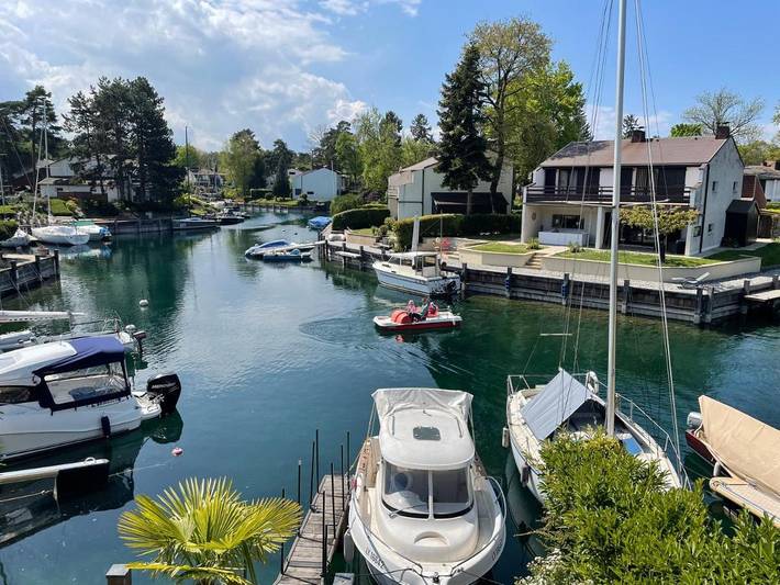 Location de vacances pour 4 personnes, avec jardin et vue sur le lac ainsi que piscine et vue dans Port Ripaille - 2