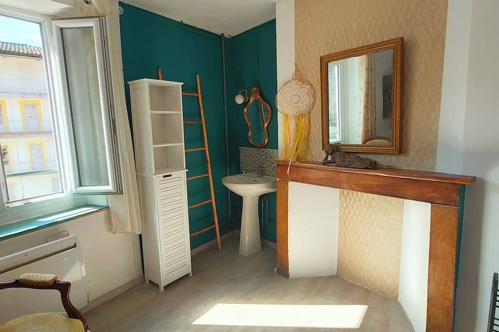 Appartement entier, Appartement T2 cosy avec sa vue sur rivière 2 personnes in Rennes-les-Bains, Parc naturel régional Corbières-Fenouillèdes