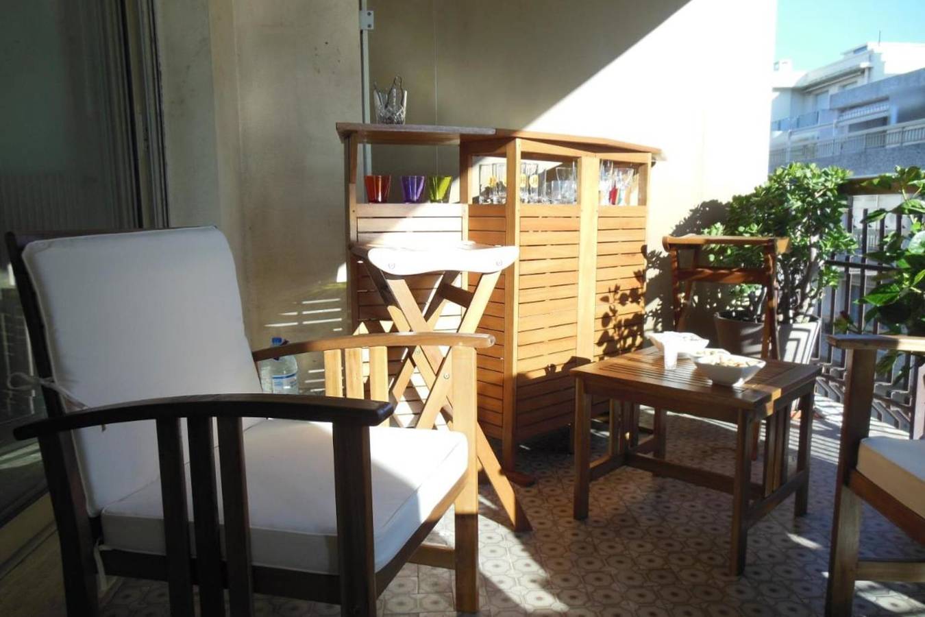 Studio entier, Studio dans le coeur de Juan les Pins avec magnifique terrasse vue mer in Juan-les-Pins, Antibes
