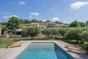 Location de vacances pour 12 personnes, avec jardin et terrasse à La Bruguière