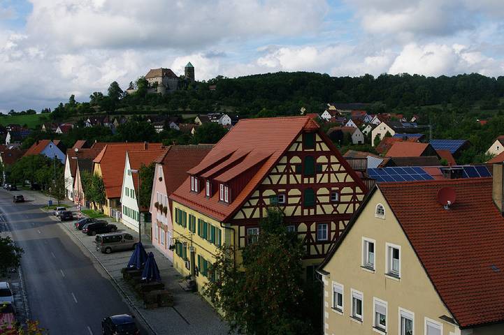 Pension Comberg - Gasthaus Schwarzer Adler - Doppelzimmer "Standard" mit Frühstück in Colmberg, Romantische Straße