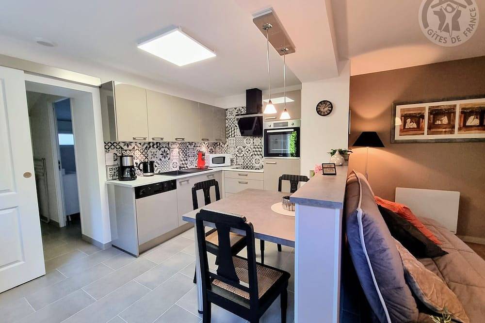 Gîte tout inclus avec jardin clos, terrasse privative, proche forêt et randonnées, 1 chambre, 1 canapé-lit in Preux-au-Bois, Avesnes-sur-Helpe