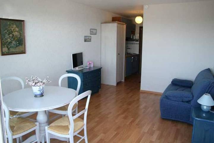 Appartement entier, Studio avec belle vue mer Exceptionnel à 50m De La Plage Sans Vis A Vis in Bénodet, Région de Quimper