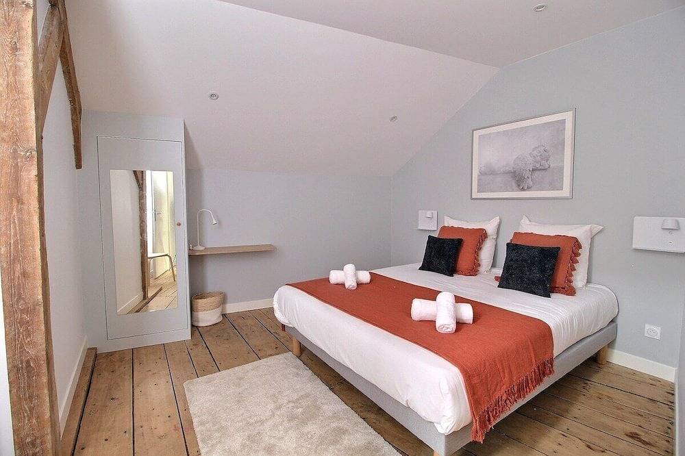 Entire apartment, Le Logis Saint-Ursin in Bourges, Bourges region