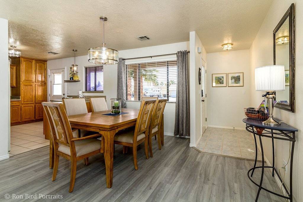 Log Cabin for 8 People in Mesquite, Grand Canyon National Park