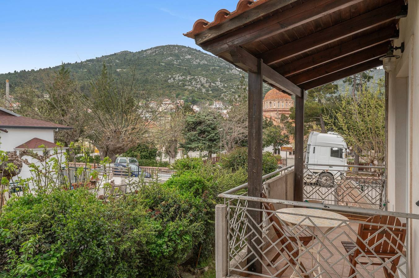 Villa 'Kallia's' with Mountain View, Private Terrace and Wi-Fi in Vilia, Västra Attikas regionala enhet