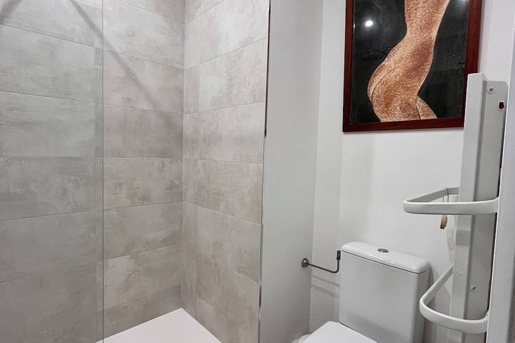 Appartement entier, Studio tout confort, jardin privatif, piscine et mer à 2 minutes à pied in Antibes, Côte méditerranéenne (France)