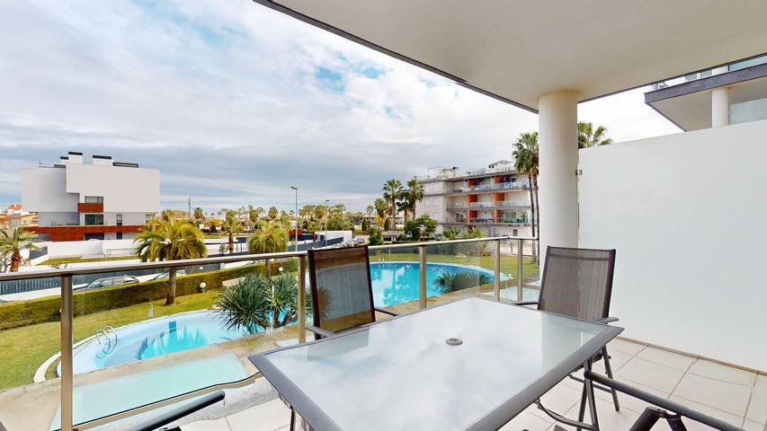Ferienwohnung für 2 Personen, mit Terrasse und Pool in Oliva