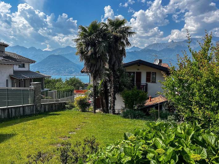 Gîte pour 4 personnes, avec Balcon ainsi que Jardin et Vue sur le lac à Colico