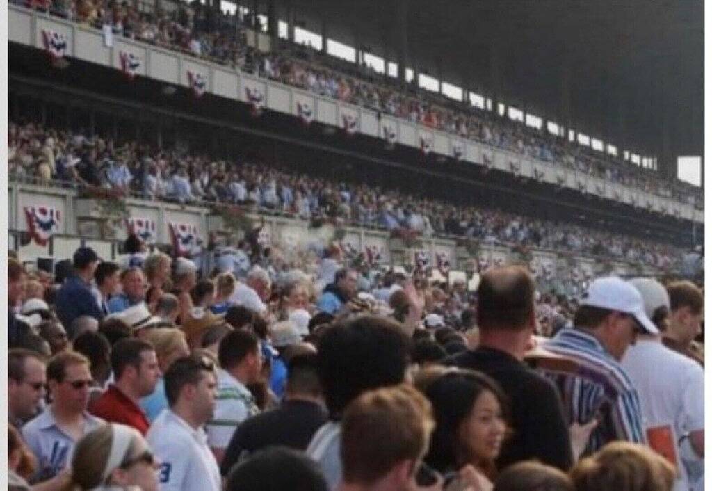 Es ist ein Loft im zweiten Stock in Elmont, Nassau County