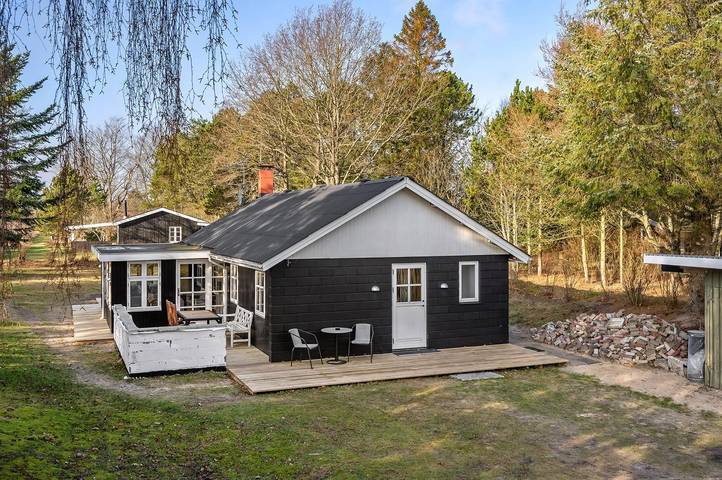 Ferieudlejning for 6 personer, med Terrasse og Have i Hou