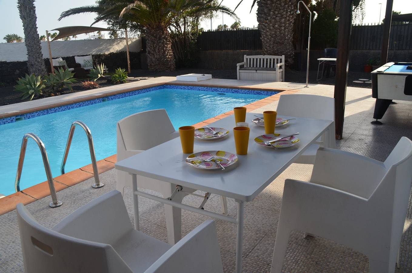 Belle villa "Mariola" près de la plage avec piscine chauffée, terrasse, jardin et Wi-Fi in Montaña Roja, Yaiza