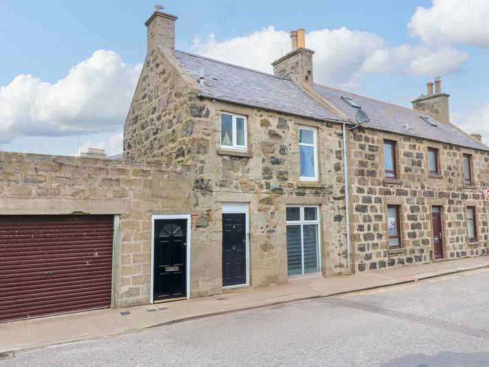 Log cabin for 2 people, with garden, with pets in Aberdeenshire
