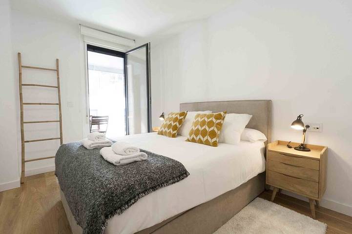 Apartamento entero, Bellagio | The Rentals Collection in Playa de la Concha, San Sebastián