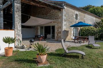 Gîte pour 6 personnes, avec terrasse et piscine à Saint-Simon-de-Pellouaille