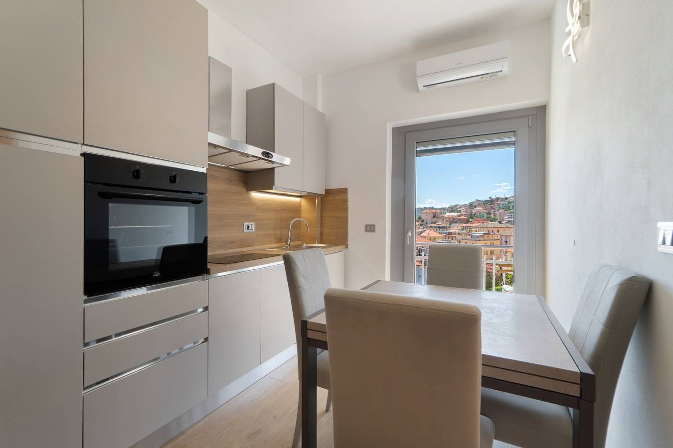Ganze Wohnung, Apartment 'A Prima Vista Varazze' mit Meerblick, Wlan und Klimaanlage in Varazze (Stadt), Varazze