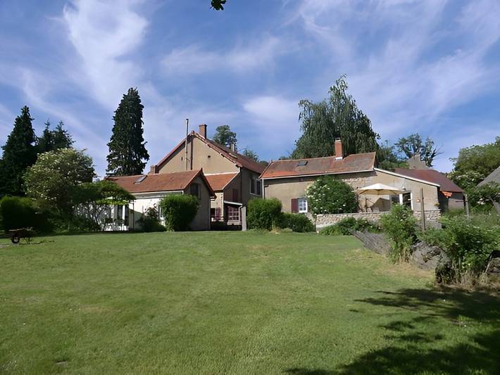 Chambre d’hôte pour 3 personnes, avec jardin à Buxières-sous-Montaigut