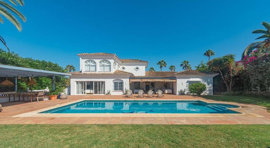 Villa für 11 Personen, mit Pool und Ausblick sowie Garten und Terrasse, mit Haustier - 1