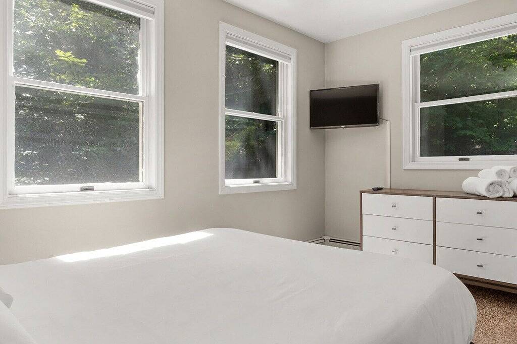 Serene 5-Br Near Pond, 15-min to Mt. Sunapee in Newbury (NH), Lake Sunapee