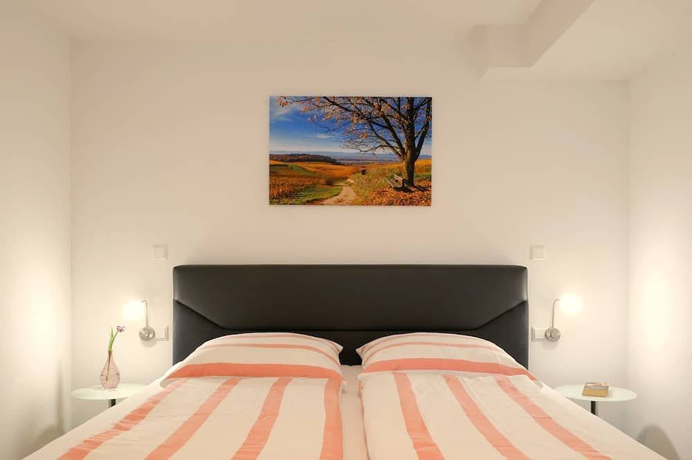 Ganze Wohnung, 1. Ferienwohnung im Souterrain mit 45 qm, 1 Schlafzimmer für max. 2 Personen in Achkarren, Vogtsburg im Kaiserstuhl