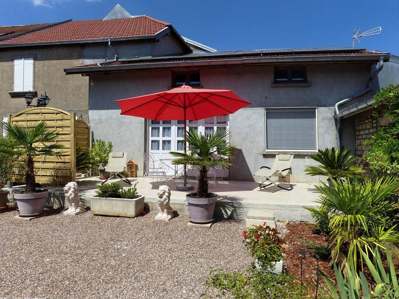 Charmant Studio avec Jardin et Terrasses, Environnement Calme et Historique in Mersuay, Haute-Saône