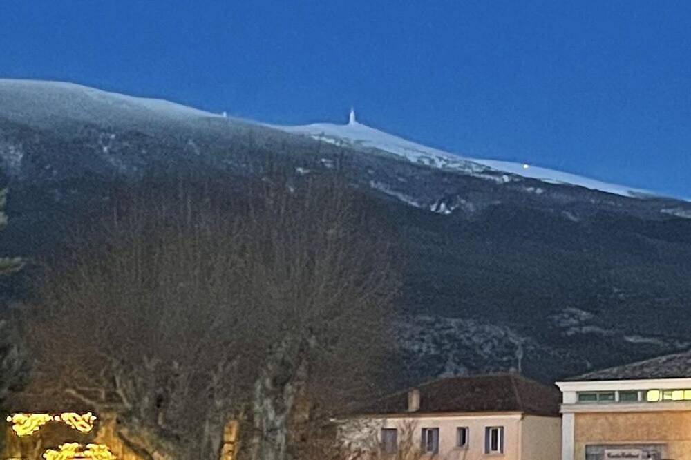Ganze Wohnung, Cute, fully-equipped studio for two in the village center  in Bédoin, Parc naturel régional du Mont-Ventoux