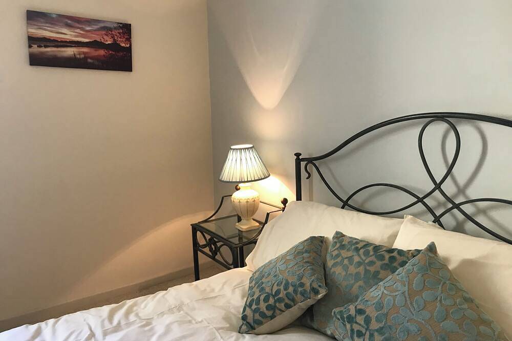 Romantic Cottage, secret Roof garden & Patio. Aircon. In Village centre Nr Sea. in Peyriac-de-Mer, Côte d'Améthyste