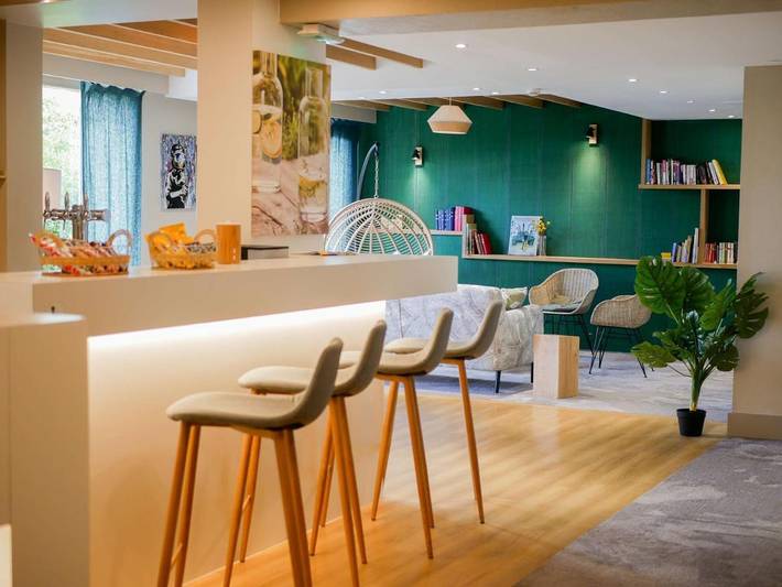 Hôtel pour 2 personnes, avec Terrasse ainsi que Jardin et Piscine à Ligugé