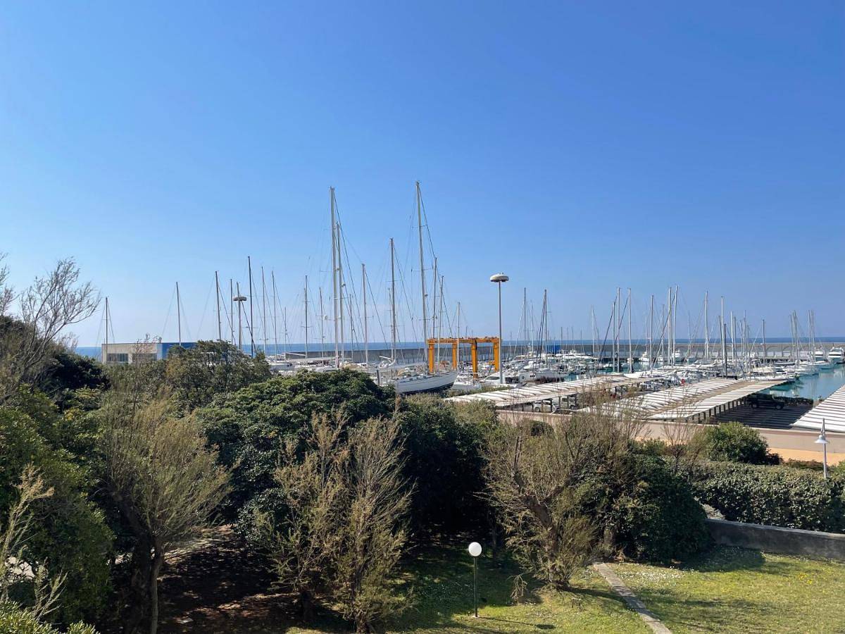 Appartamento intero, Three-Bedroom Apartment in Rosignano Solvay, Rosignano Marittimo