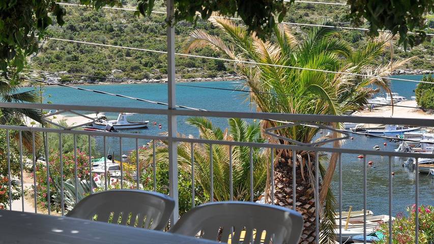 Gîte pour 5 personnes, avec terrasse à Rogoznica