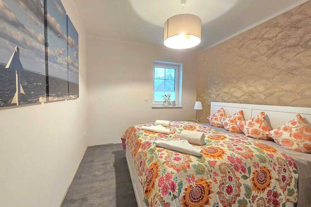 Friesenkate Backbord: Modernes Ferienhaus mit eingezäuntem Garten und Terrasse in Hagermarsch, Landkreis Aurich