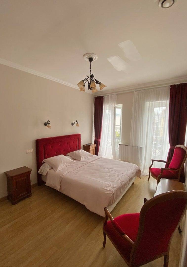 Au pied du château - Romance in Lourdes, Hautes-Pyrénées