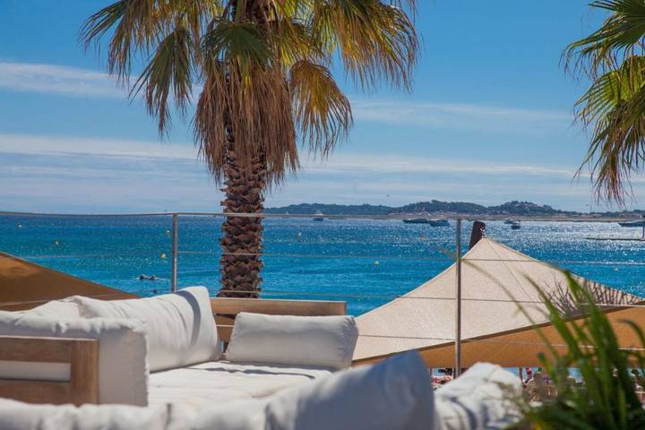 Camping pour 5 personnes, avec Jacuzzi et Terrasse ainsi que Piscine et Sauna