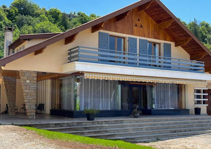 Maison de vacances pour 14 personnes, avec Balcon ainsi que Terrasse et Jardin à Doucier