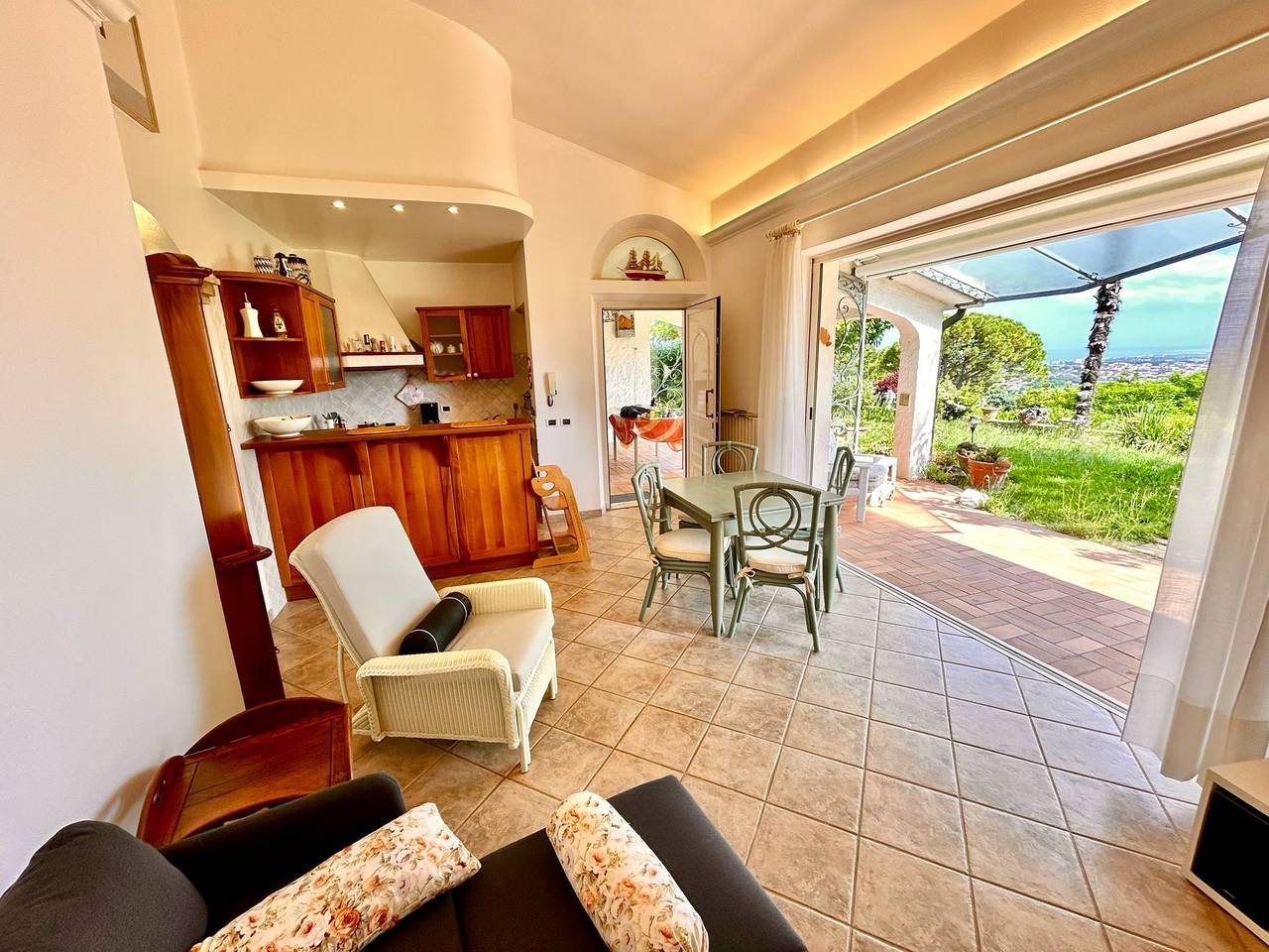 Villa Margherita, con giardino, vista mare e wifi in Numana, Riviera del Conero